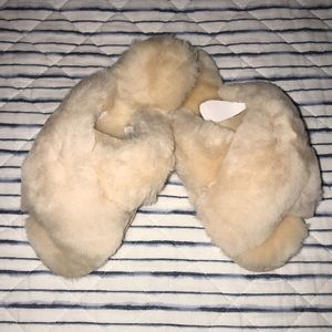RJ's Fuzzies AUTHENTIC! Ivory Emma Sheepskin Slippers - WOMEN'S SIZE 7 NWT